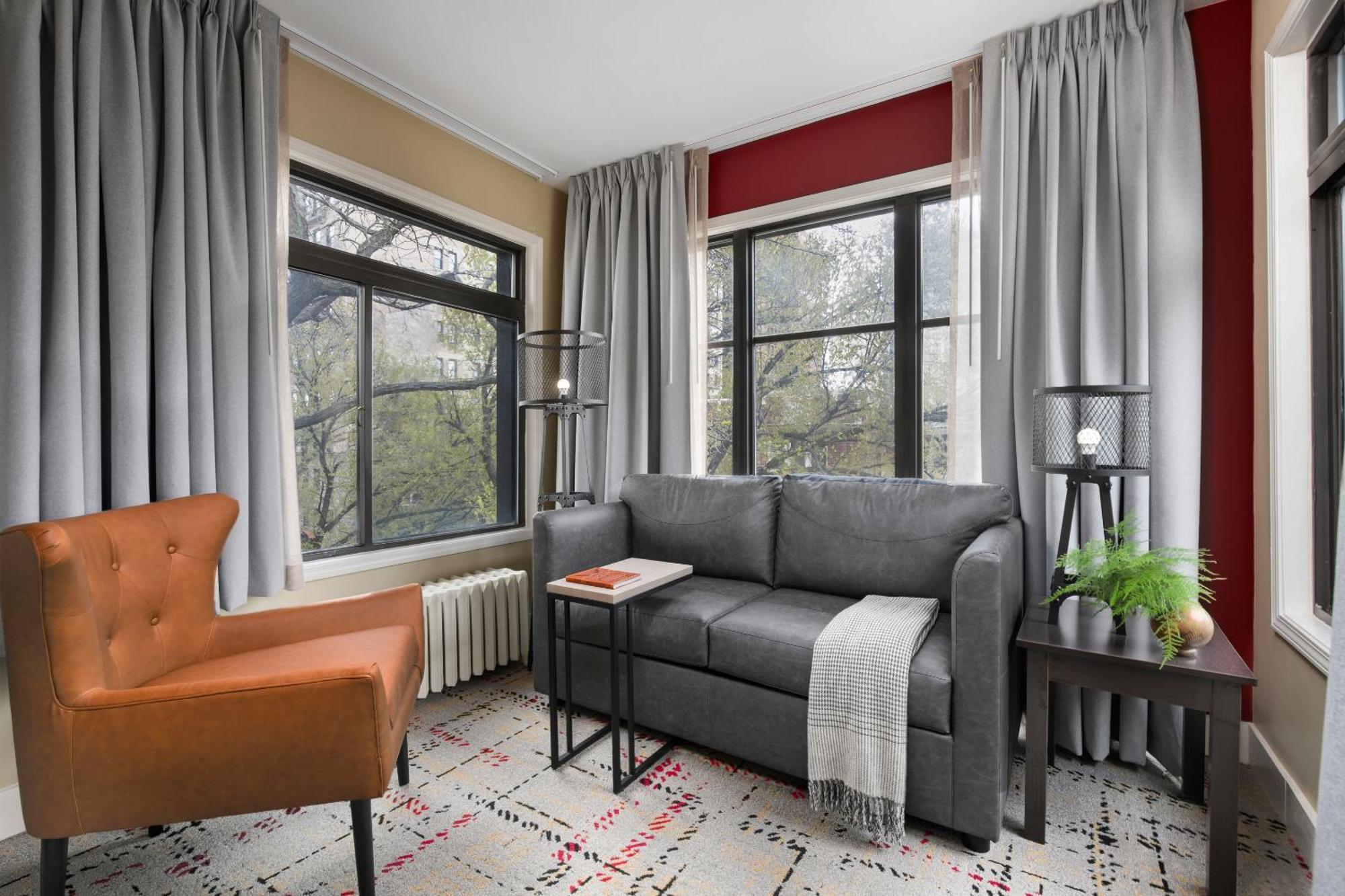 Majestic 3* Chicago